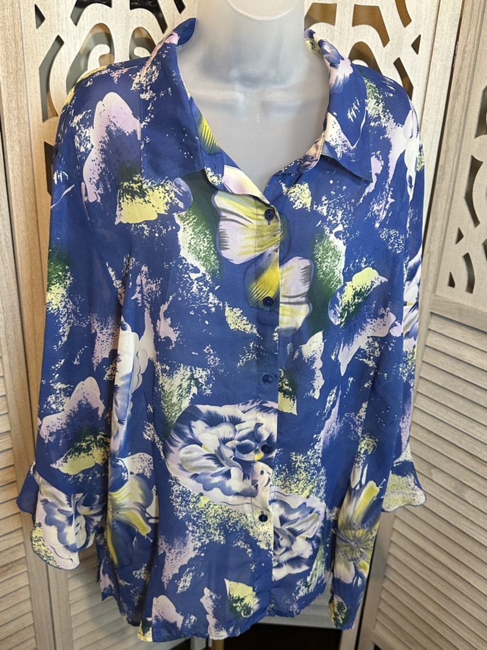 Women's Blue Floral Button-Down Shirt — Relaxed Collared Blouse